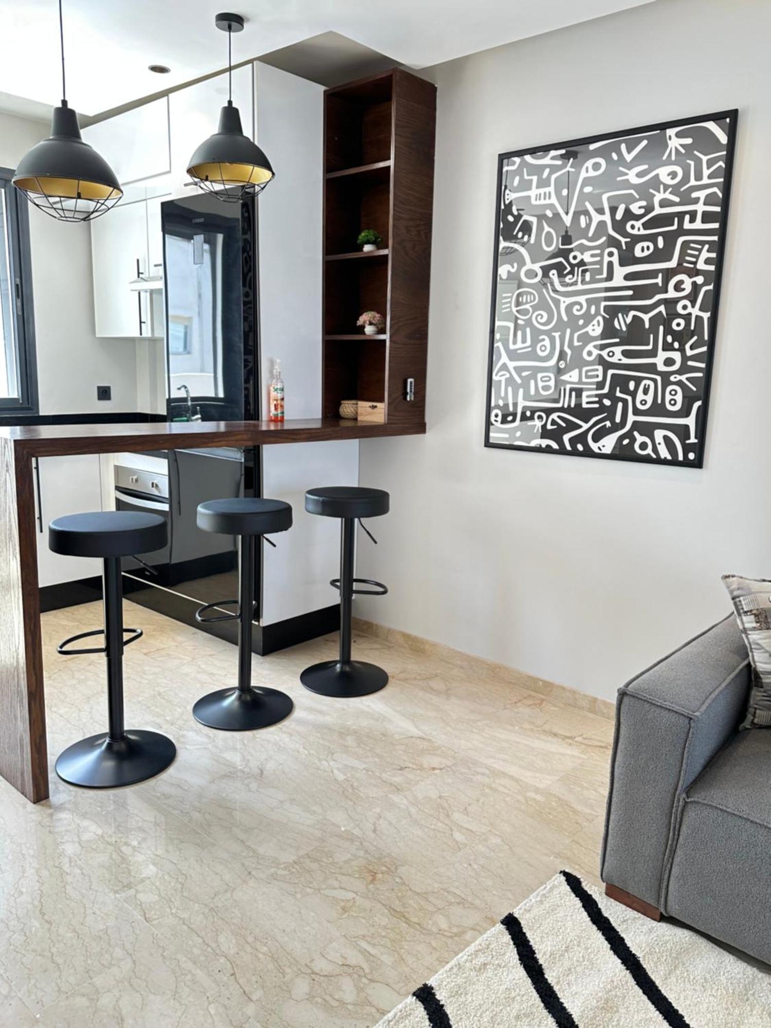 Apartment Chic Escape *